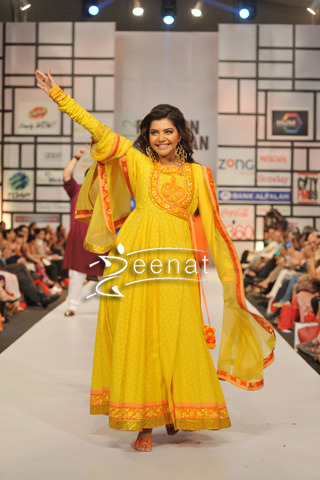 Nida-Yasir-In-Nomi-Ansari-At-Fashion-Pakistan-Week-2012-2013